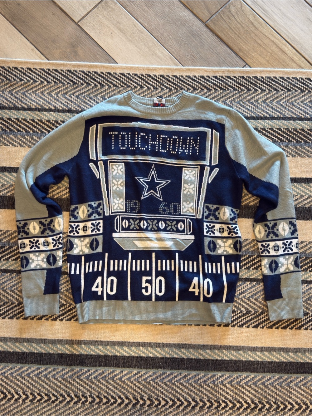 Men's Dallas Cowboy Touchdown Crewneck Sweater in Navy and Light Gray